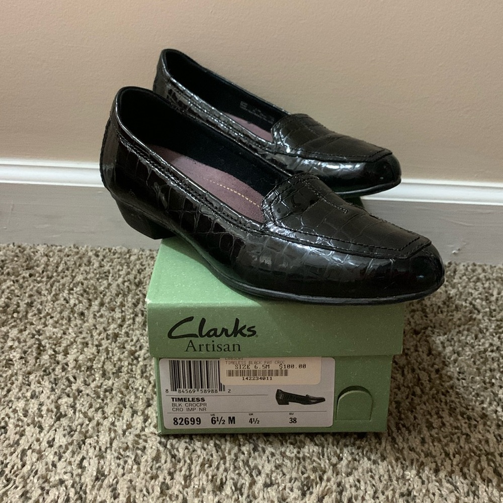 Woman’s flat dress shoes